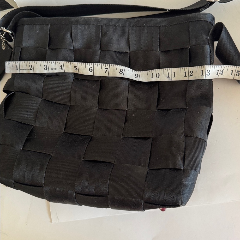 The Original Detroit By Harveys Seatbelt Black Woven Messenger Crossbody Bag - Picture 6 of 8